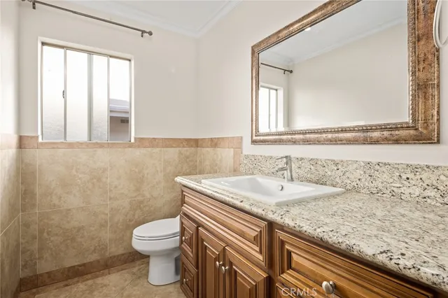 $4,000 | 5242 Lindley Avenue, Encino, CA 91316