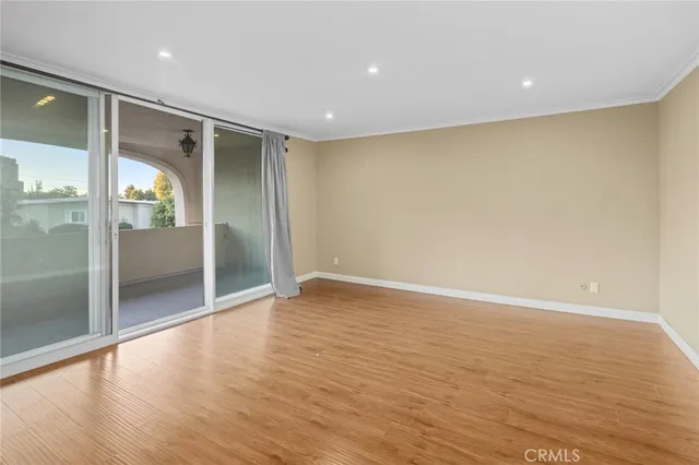 $4,000 | 5242 Lindley Avenue, Encino, CA 91316