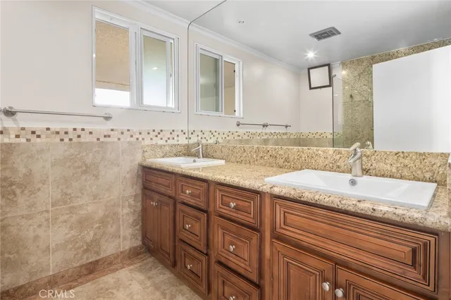 $4,000 | 5242 Lindley Avenue, Encino, CA 91316