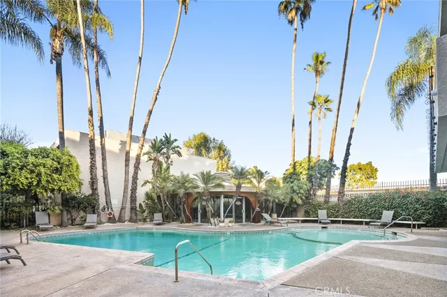 $4,000 | 5242 Lindley Avenue, Encino, CA 91316