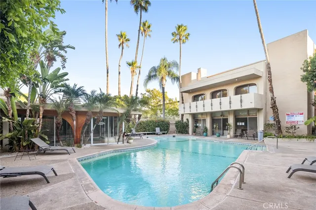 $4,000 | 5242 Lindley Avenue, Encino, CA 91316