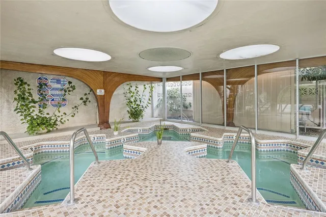 $4,000 | 5242 Lindley Avenue, Encino, CA 91316