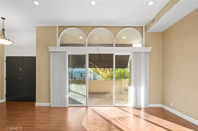 $4,000 | 5242 Lindley Avenue, Encino, CA 91316