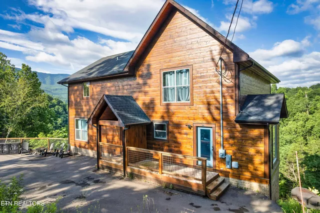 $1,394,000 | 842 Vixen Run, Gatlinburg, TN 37738