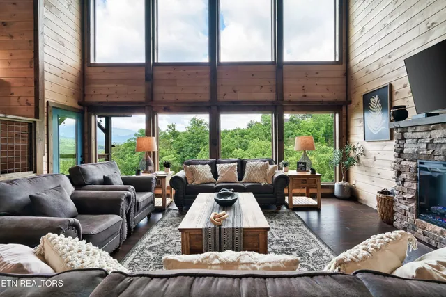 $1,394,000 | 842 Vixen Run, Gatlinburg, TN 37738