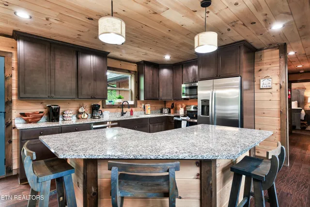 $1,394,000 | 842 Vixen Run, Gatlinburg, TN 37738