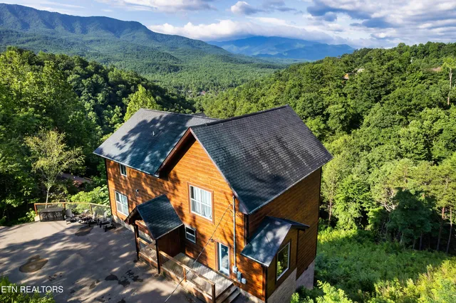 $1,394,000 | 842 Vixen Run, Gatlinburg, TN 37738