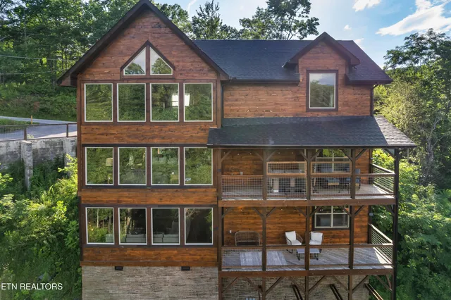 $1,394,000 | 842 Vixen Run, Gatlinburg, TN 37738