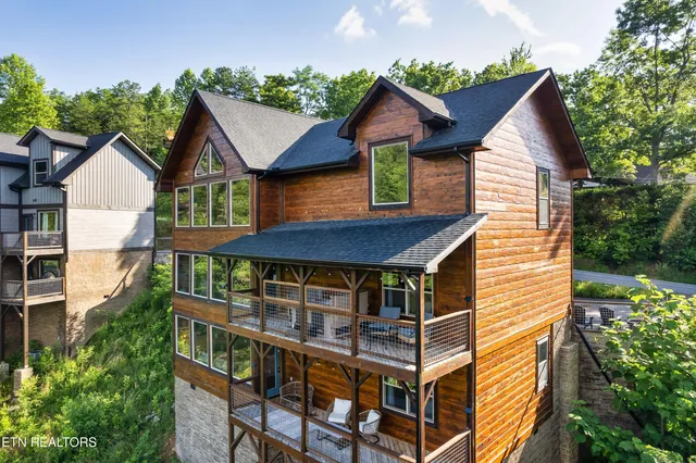 $1,394,000 | 842 Vixen Run, Gatlinburg, TN 37738