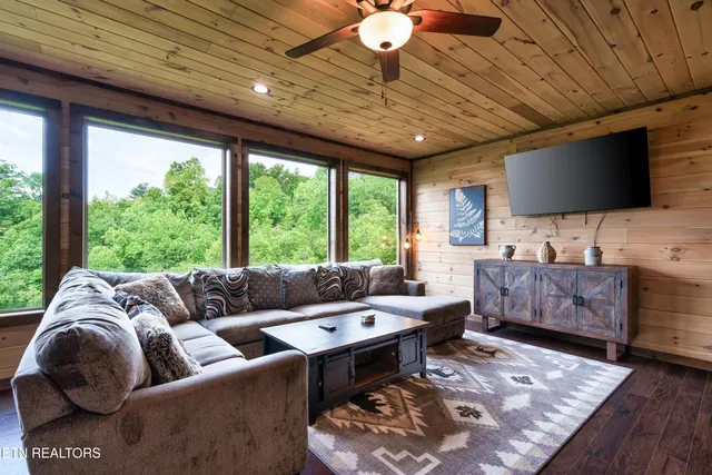 $1,394,000 | 842 Vixen Run, Gatlinburg, TN 37738