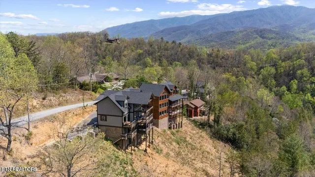 $1,394,000 | 842 Vixen Run, Gatlinburg, TN 37738