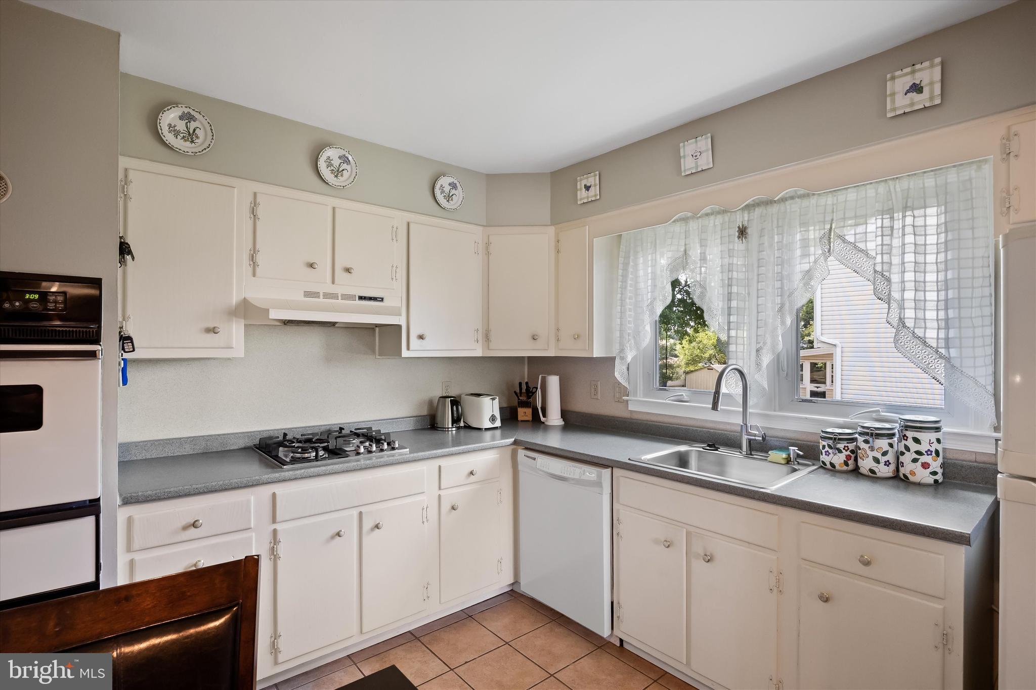 2523 Church Road Cinnaminson, NJ 08077 - Photo 13 of 34 Kitchen