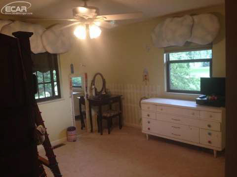 10284 Fenton Road Fenton, MI 48430 - Photo 17 of 32 20441817-16.JPG