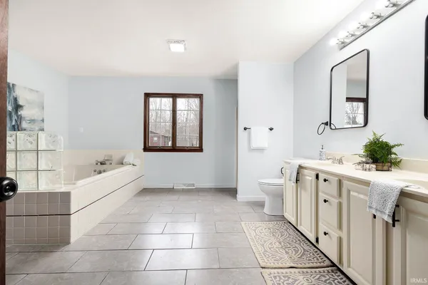 $664,900 | 17470 Skyline Drive, South Bend, IN 46614