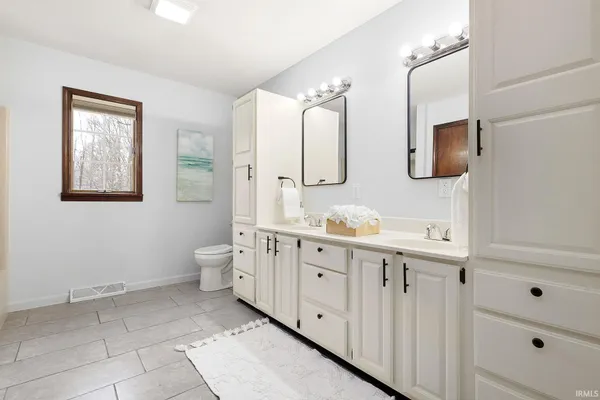 $664,900 | 17470 Skyline Drive, South Bend, IN 46614