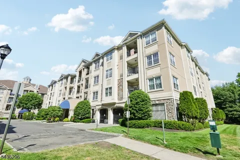 $499,999 | 9104 Ravenscroft Road, Clifton, NJ 07013