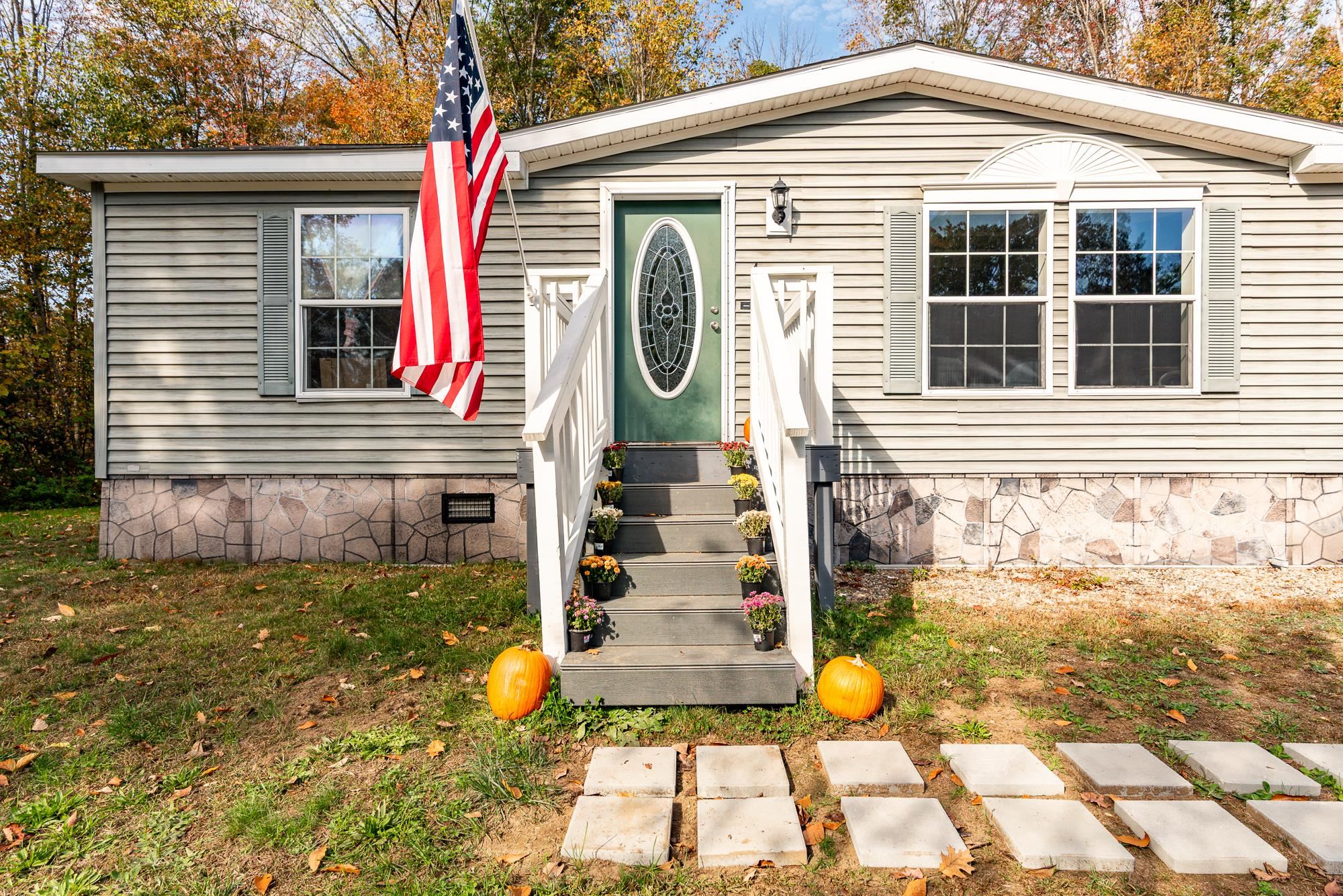 4 Ivy Lane Farmington, NH 03835 - Photo 3 of 38