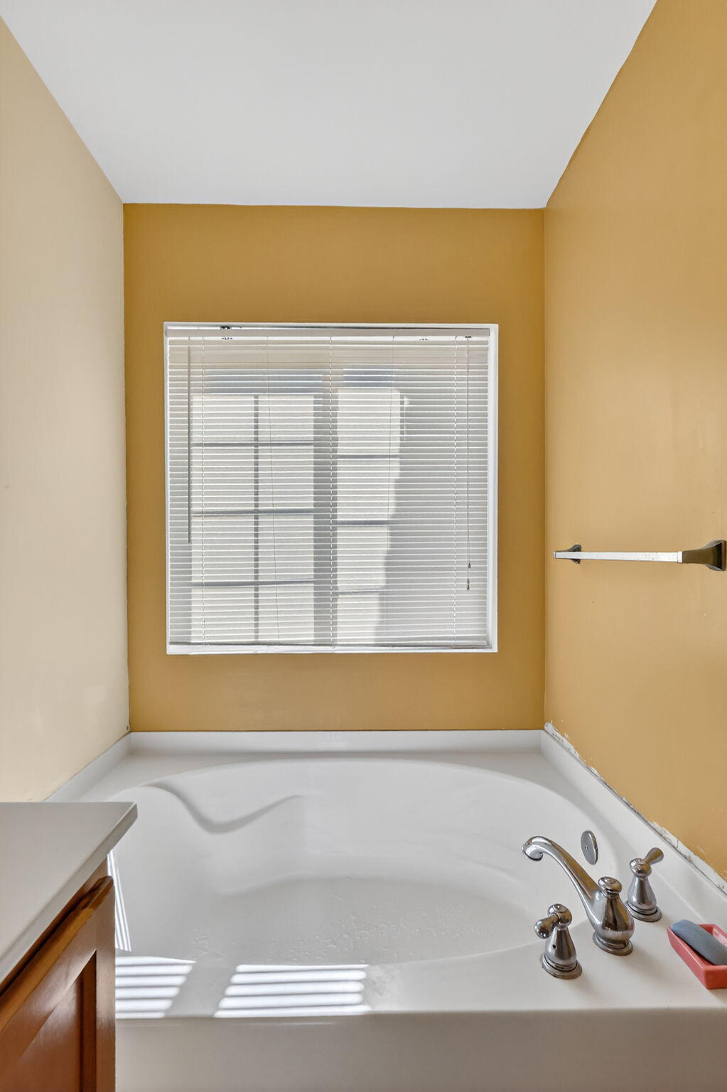 6720 Osage Circle Greenacres, FL 33413 - Photo 25 of 54 a bathroom with a bathtub