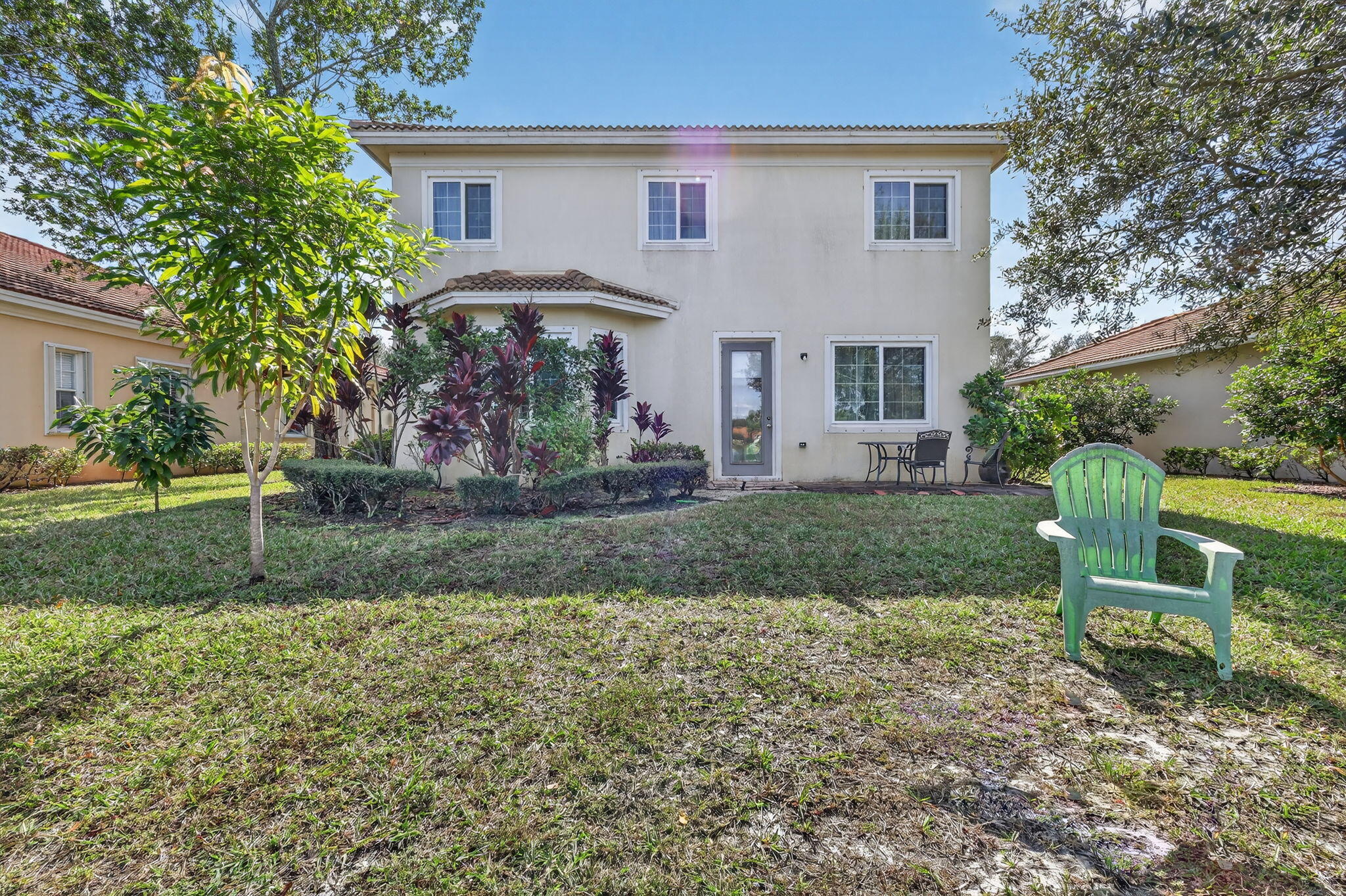 6720 Osage Circle Greenacres, FL 33413 - Photo 37 of 54 a backyard of a house with table and chairs