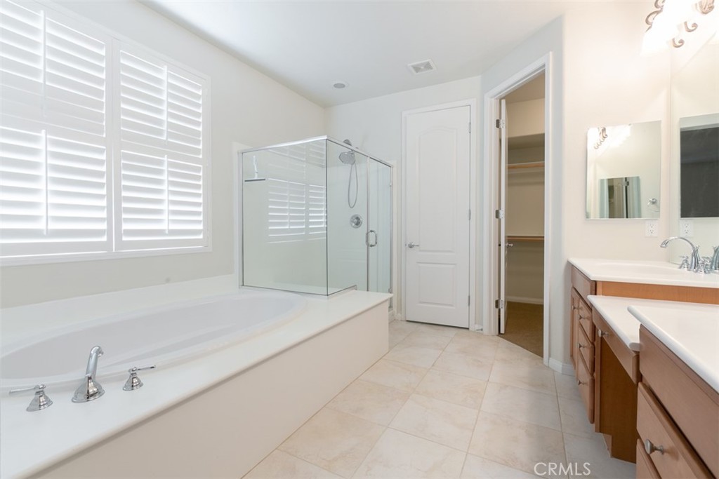 41640 Merryvale Lane Palmdale, CA 93551 - Photo 23 of 40 a spacious bathroom with a tub sink and mirror