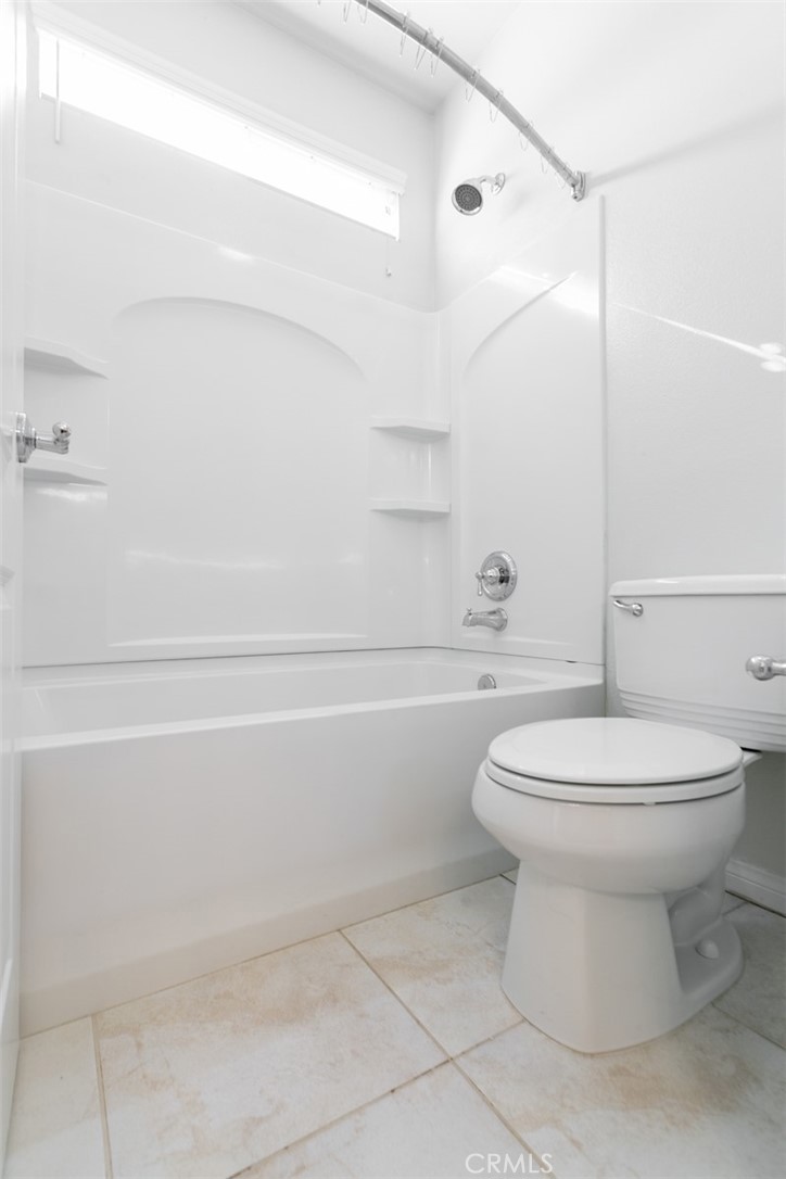 41640 Merryvale Lane Palmdale, CA 93551 - Photo 26 of 40 a bathroom with a toilet a sink and bathtub