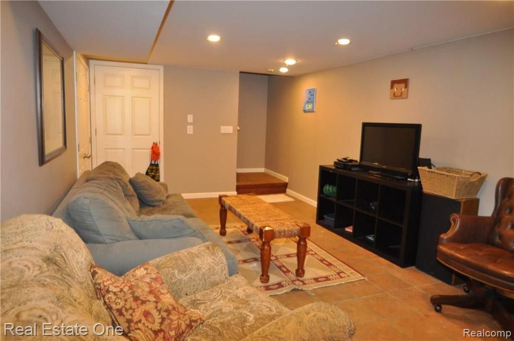 1166 Arms Court Rochester Hills, MI 48307 - Photo 23 of 30