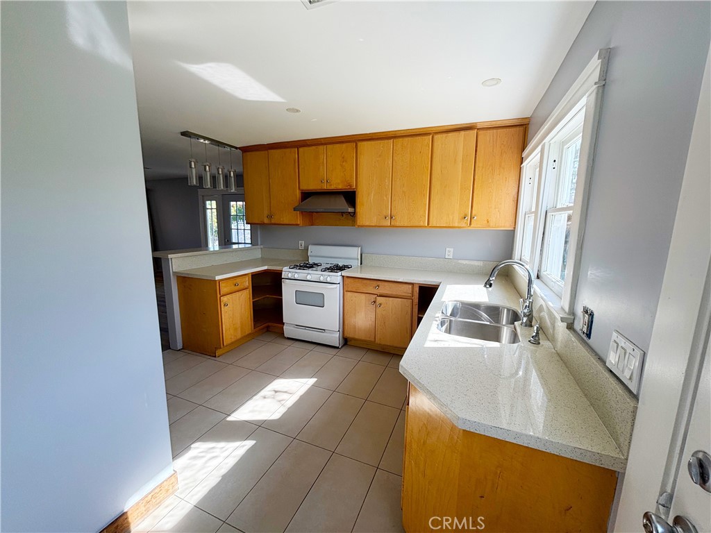 1375 St Louis Avenue Long Beach, CA 90804 - Photo 9 of 19