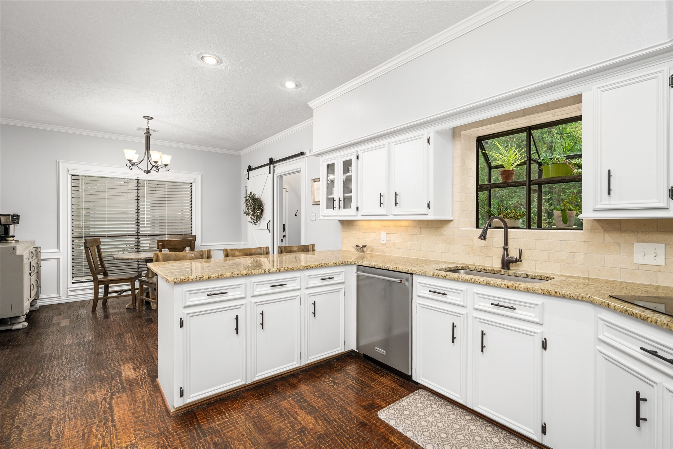 77 South Placid Hill Circle Spring, TX 77381 - Photo 7 of 48 Breakfast bar with additional seating.