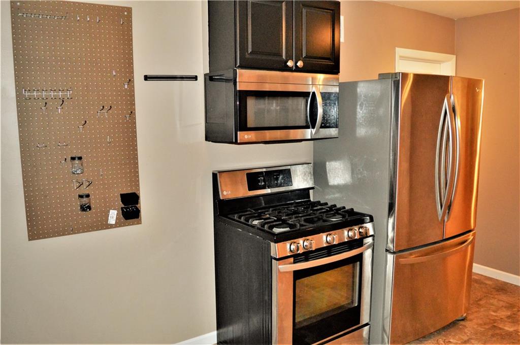 456 South Eberhart Road Butler, PA 16001 - Photo 4 of 25 Kitchen with Stainless Steel Appliances