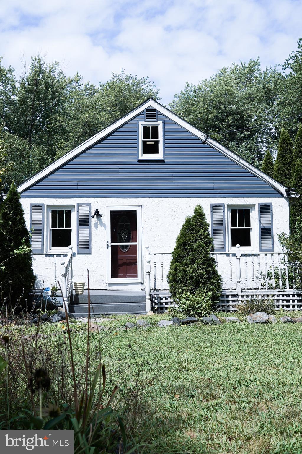 15 Beaver Avenue Mount Laurel, NJ 08054 - Photo 3 of 41 a front view of a house with garden