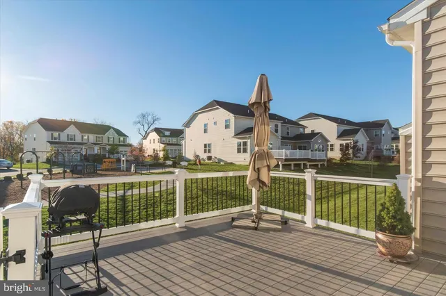 a view of house with a yard