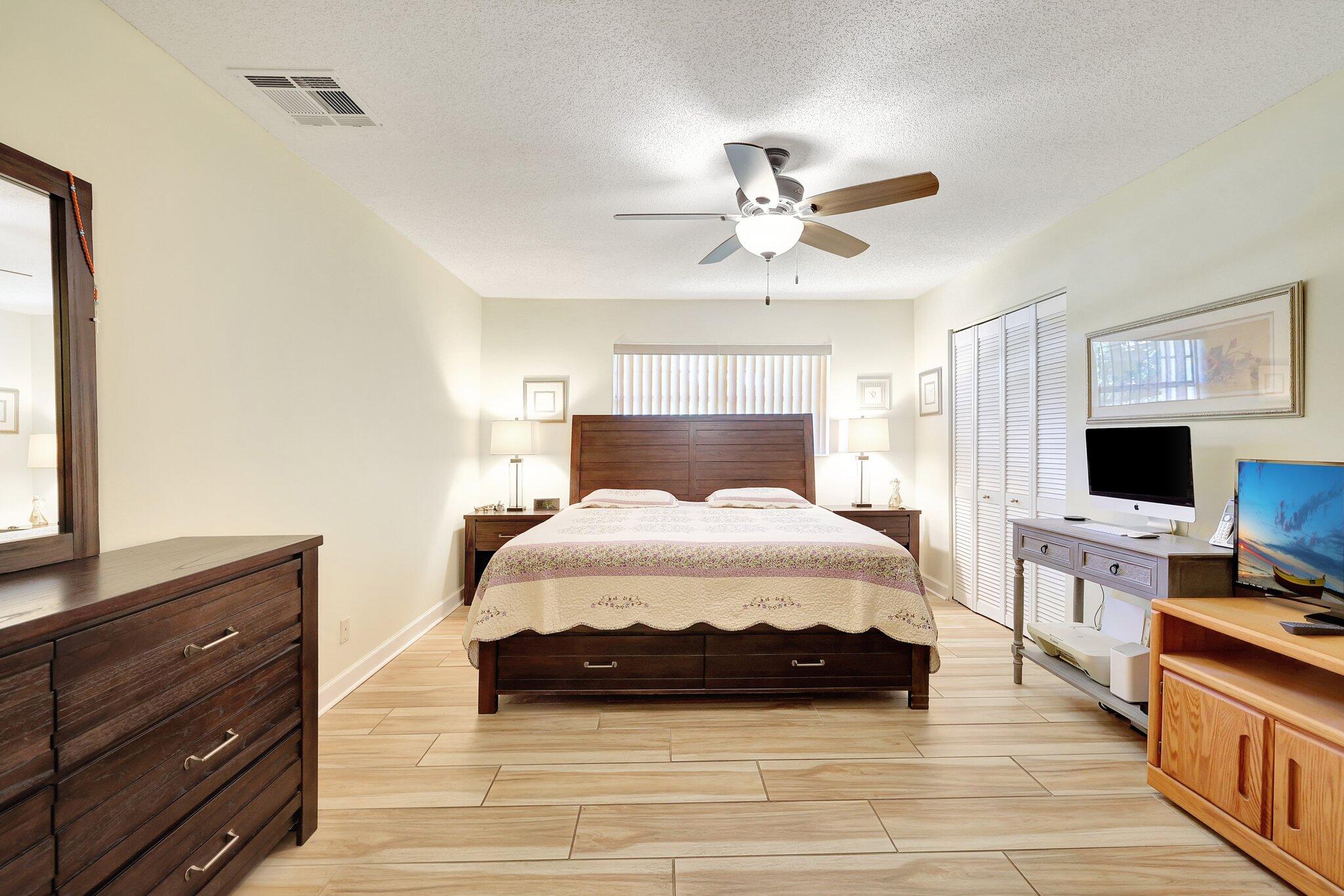 2950 Southeast Ocean Boulevard, Unit 585 Stuart, FL 34996 - Photo 15 of 36 15-web-or-mls-632A9151