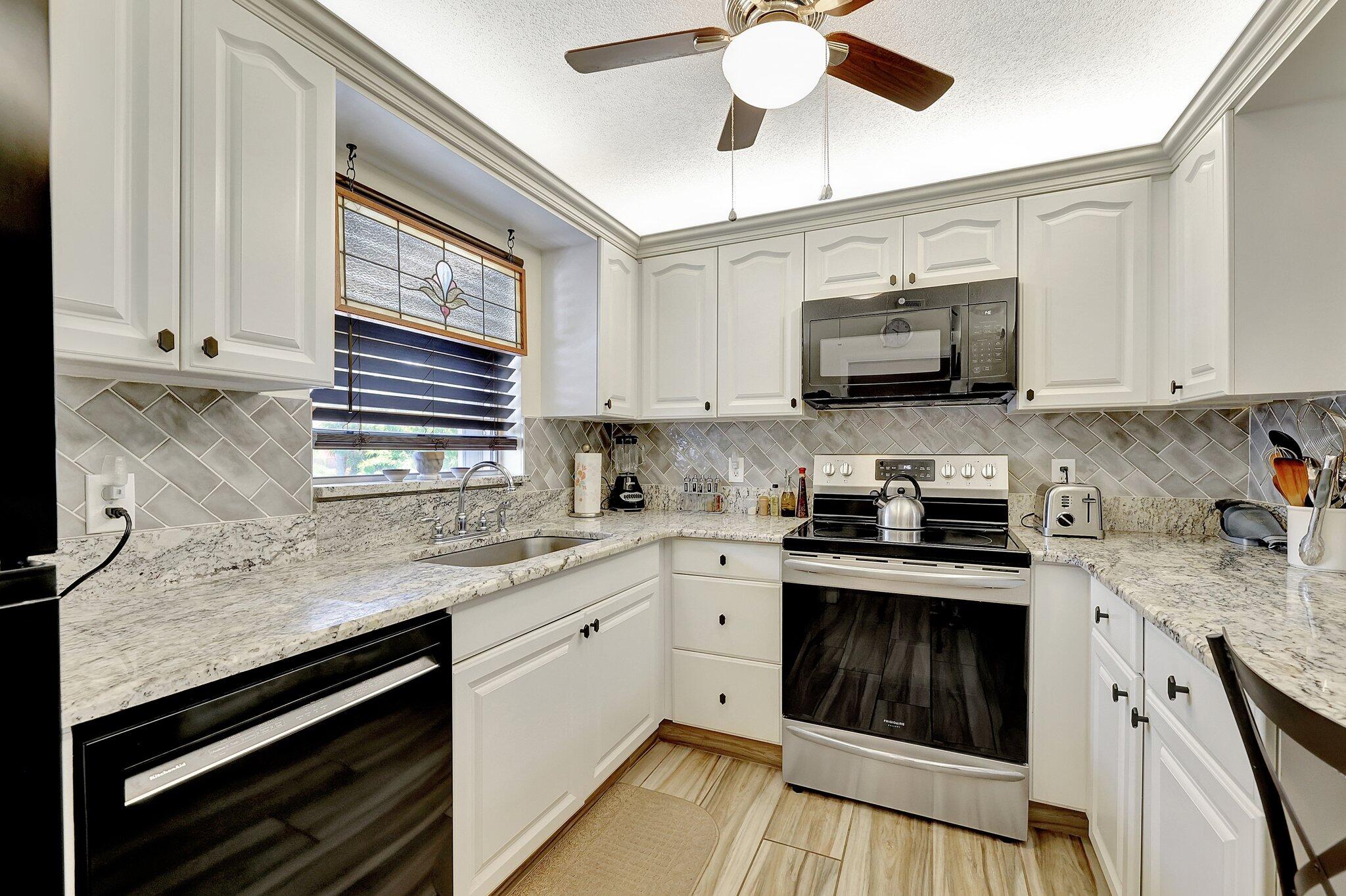 2950 Southeast Ocean Boulevard, Unit 585 Stuart, FL 34996 - Photo 5 of 36 5-web-or-mls-632A9101