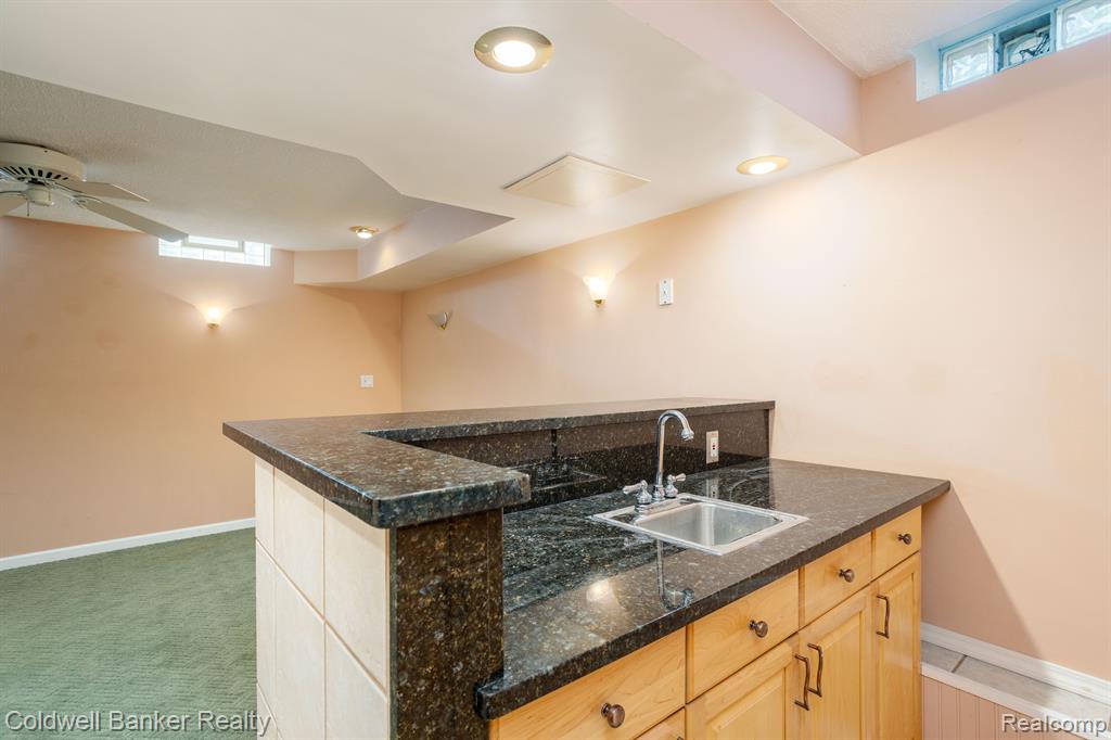 24261 Scarlet Court Novi, MI 48374 - Photo 43 of 44