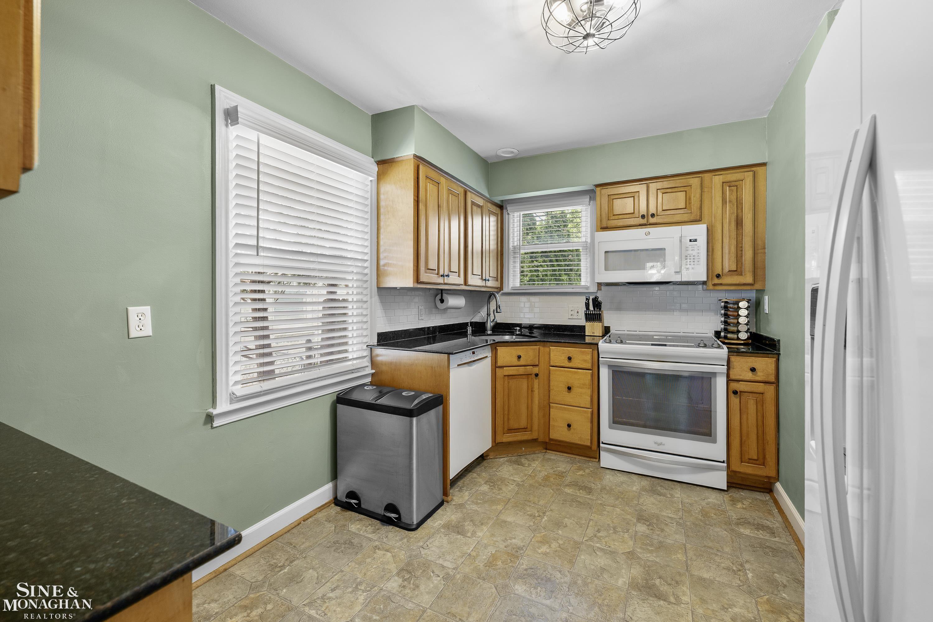 1984 Lancaster Street Grosse Pointe Woods, MI 48236 - Photo 12 of 33
