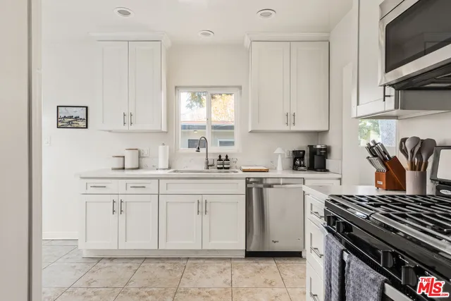 $6,900 | 329 South Reeves Drive, Beverly Hills, CA 90212