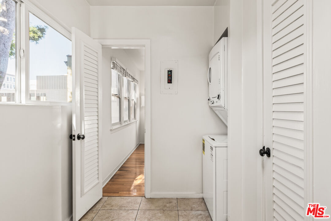 329 South Reeves Drive Beverly Hills, CA 90212 - Photo 26 of 29