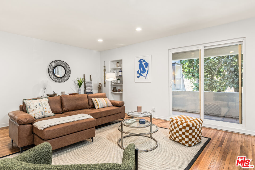 329 South Reeves Drive Beverly Hills, CA 90212 - Photo 8 of 29