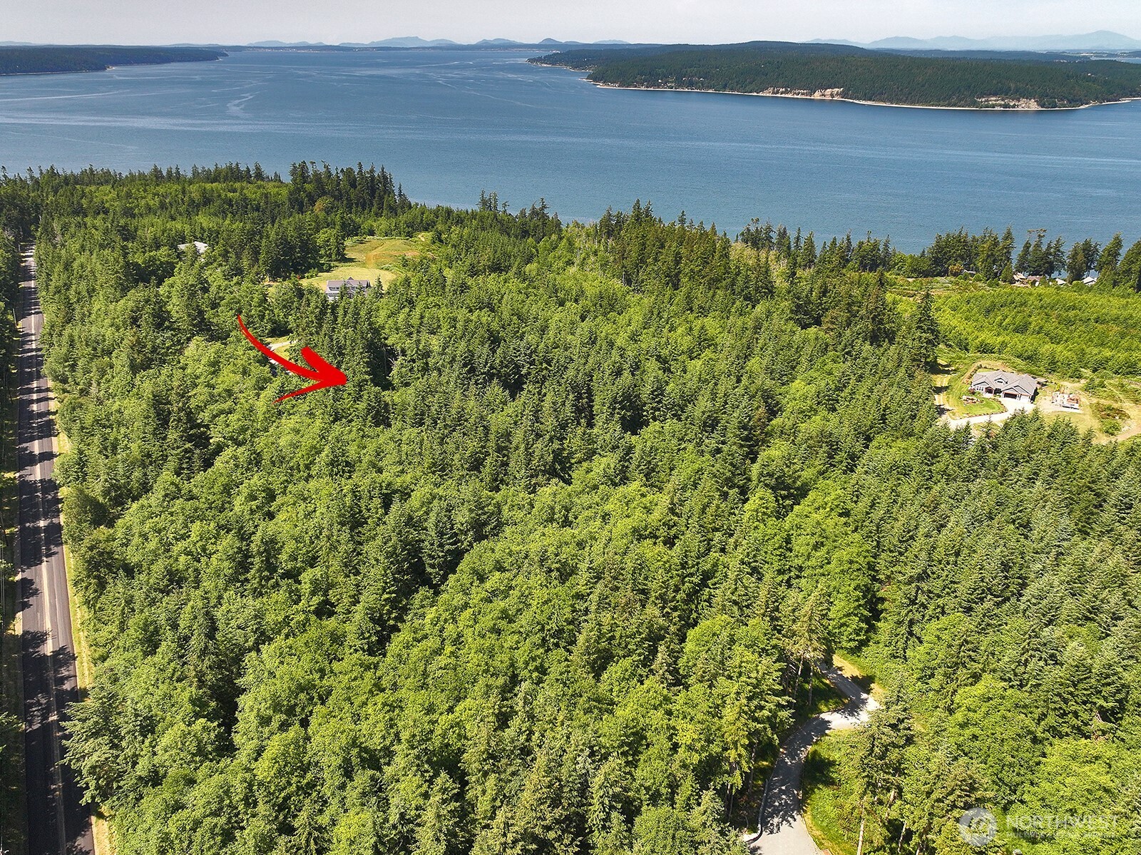 -xxx Xxx Saratoga Ridge Road Langley, WA 98260 - Photo 14 of 24 a view of a pathway of a building with a outdoor space
