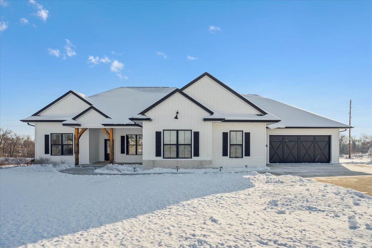 9243 Feather Ridge Pass Cedar Rapids, IA 52411 - Photo 1 of 48 Gallery Image 1