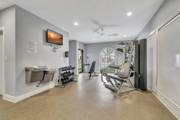 $1,650 | 738 Executive Center Drive, Unit 35, West Palm Beach, FL 33401