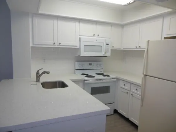 $1,650 | 738 Executive Center Drive, Unit 35, West Palm Beach, FL 33401