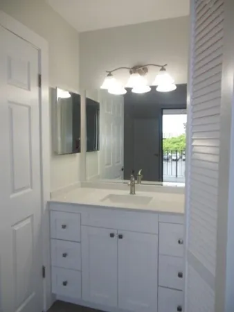 $1,650 | 738 Executive Center Drive, Unit 35, West Palm Beach, FL 33401