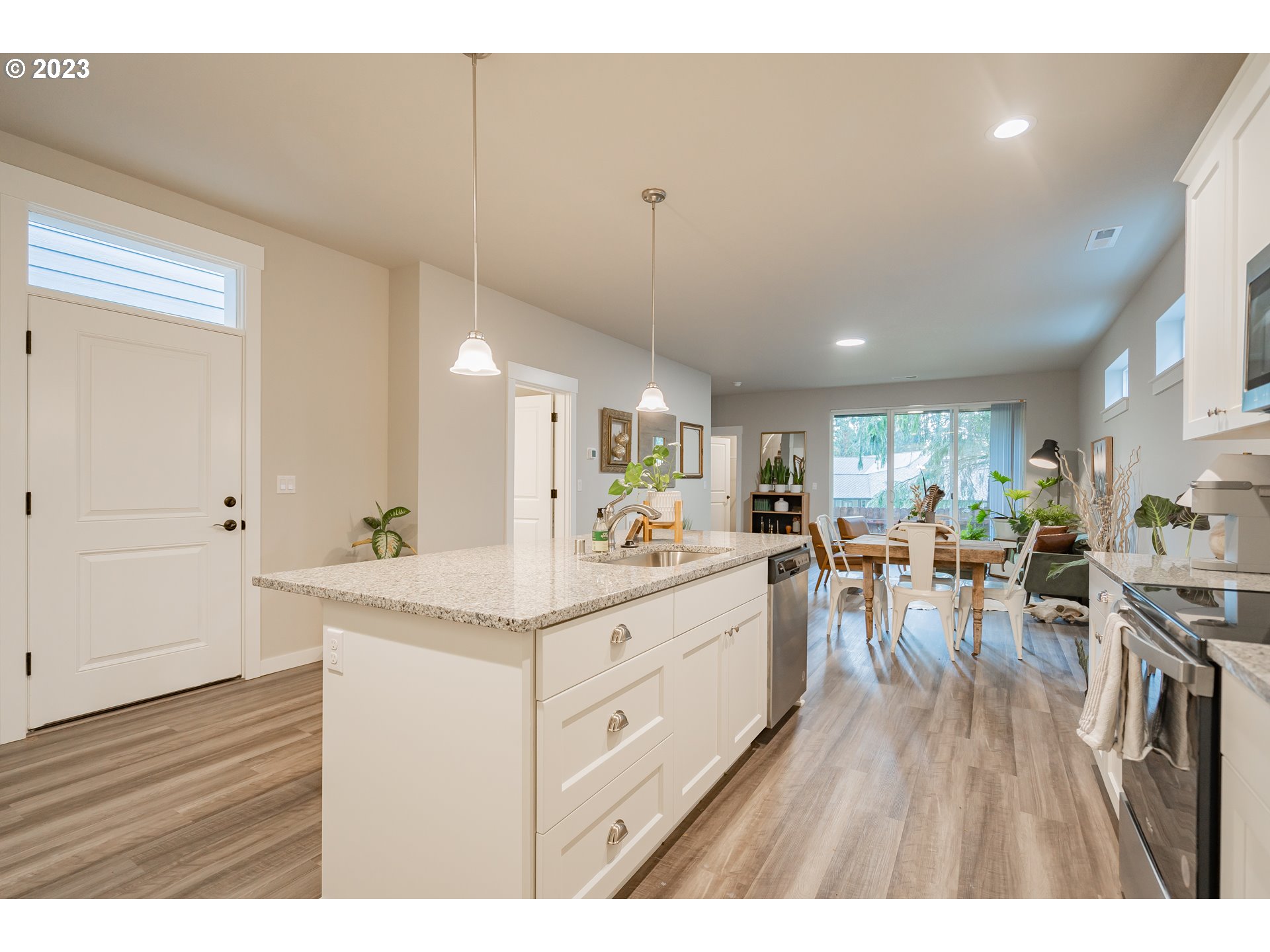 7127 South 13th Street Ridgefield, WA 98642 - Photo 4 of 40 a view of living room and kitchen