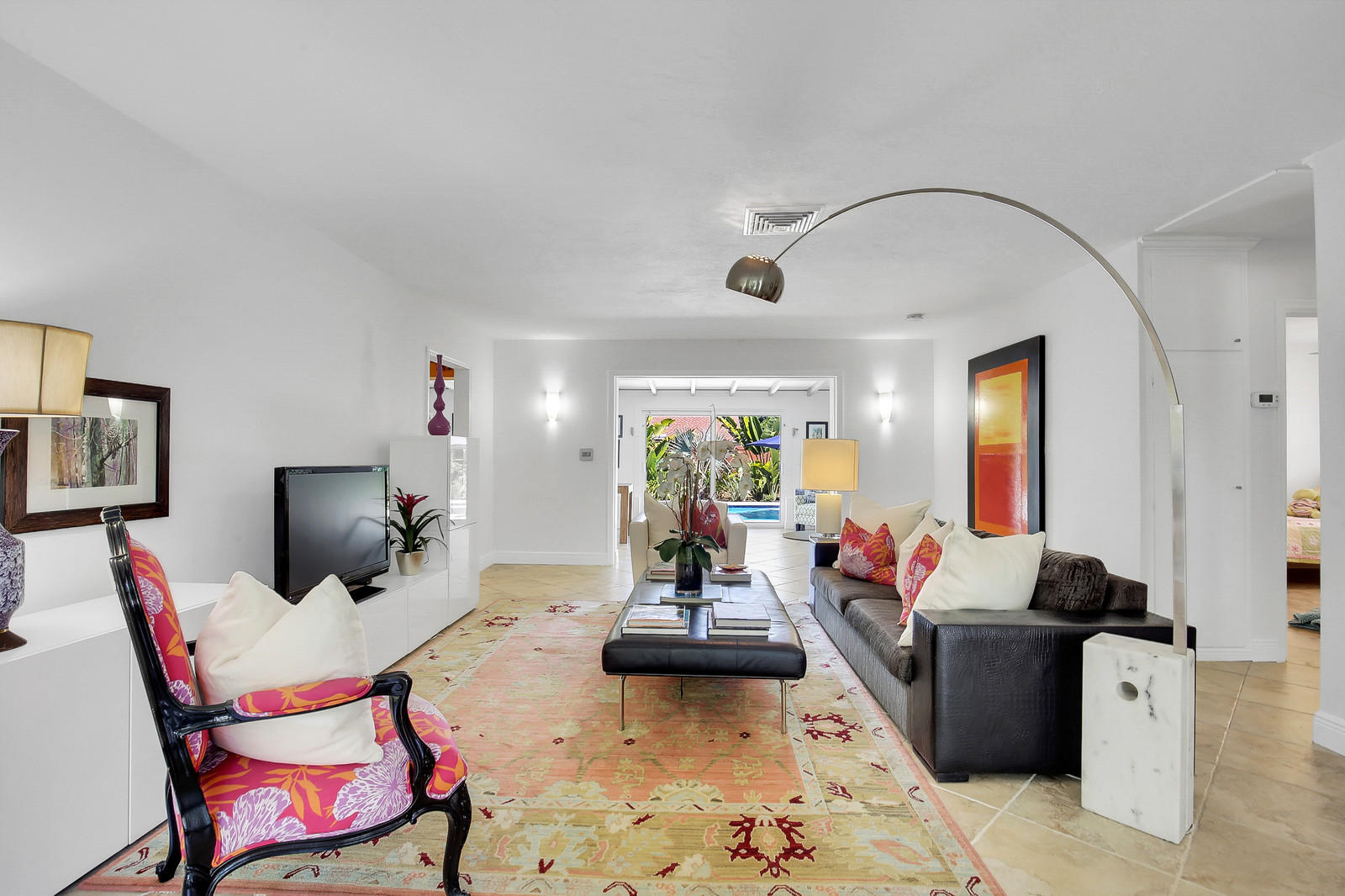 253 Costello Road West Palm Beach, FL 33405 - Photo 2 of 27 Living room