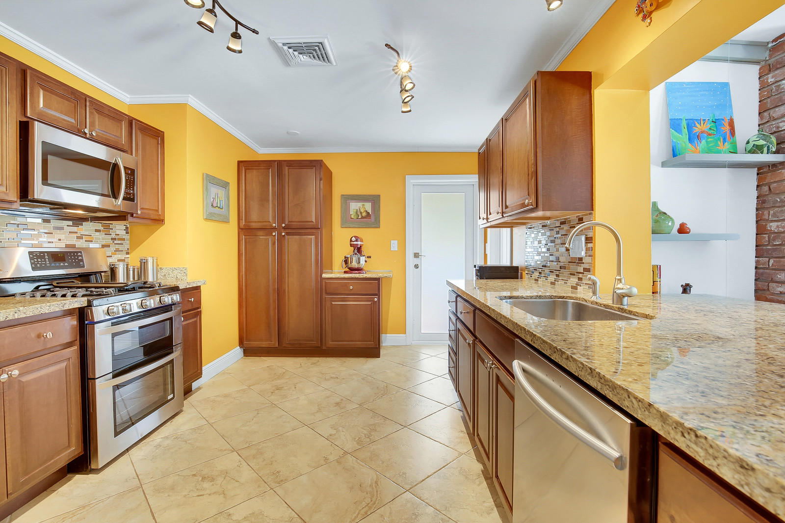 253 Costello Road West Palm Beach, FL 33405 - Photo 10 of 27 kitchen