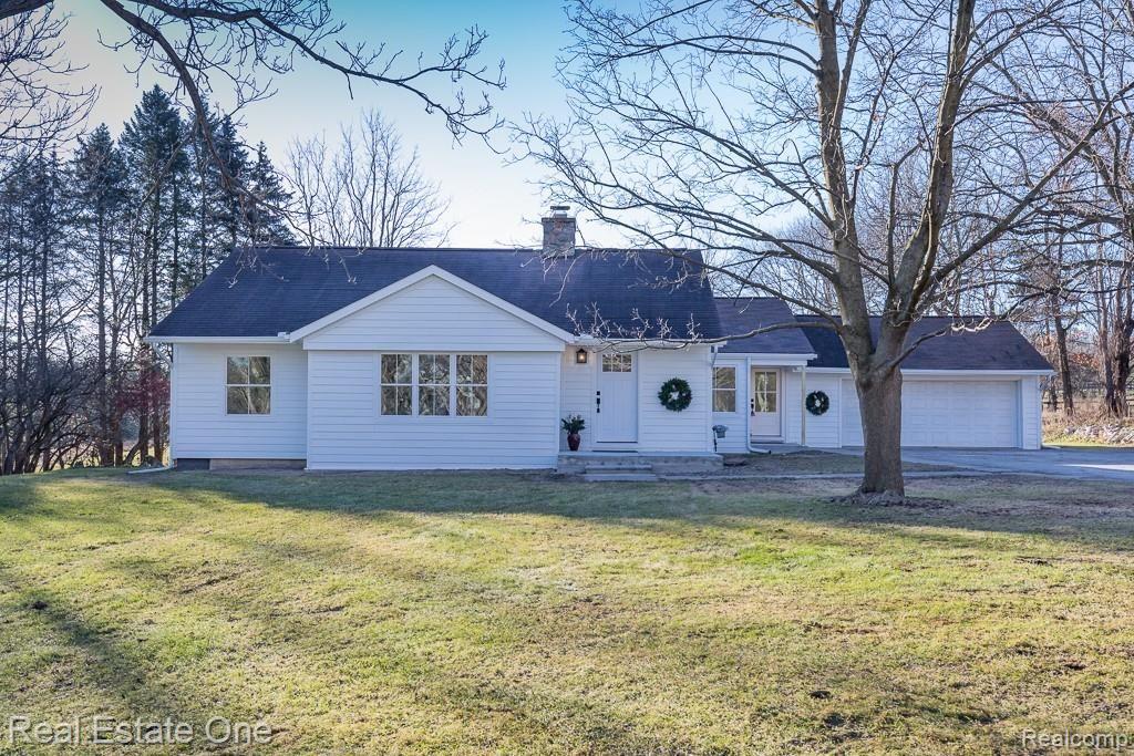1801 Silver Bell Road Rochester, MI 48306 - Photo 1 of 42 Silverbell