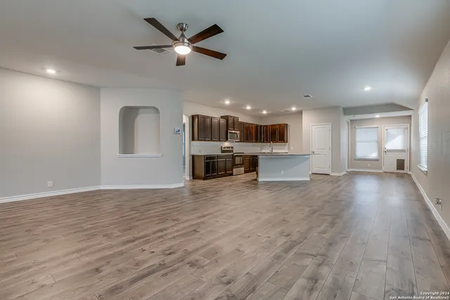 $1,900 | 422 Sabine River, Cibolo, TX 78108