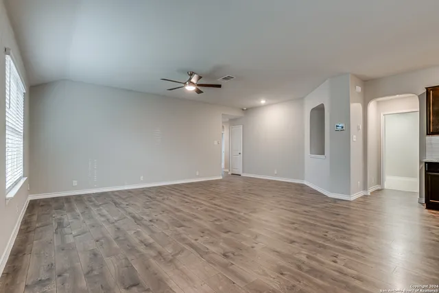 $1,900 | 422 Sabine River, Cibolo, TX 78108