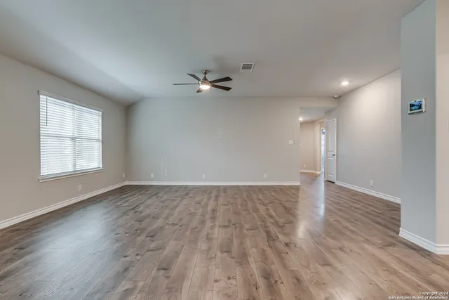 $1,900 | 422 Sabine River, Cibolo, TX 78108